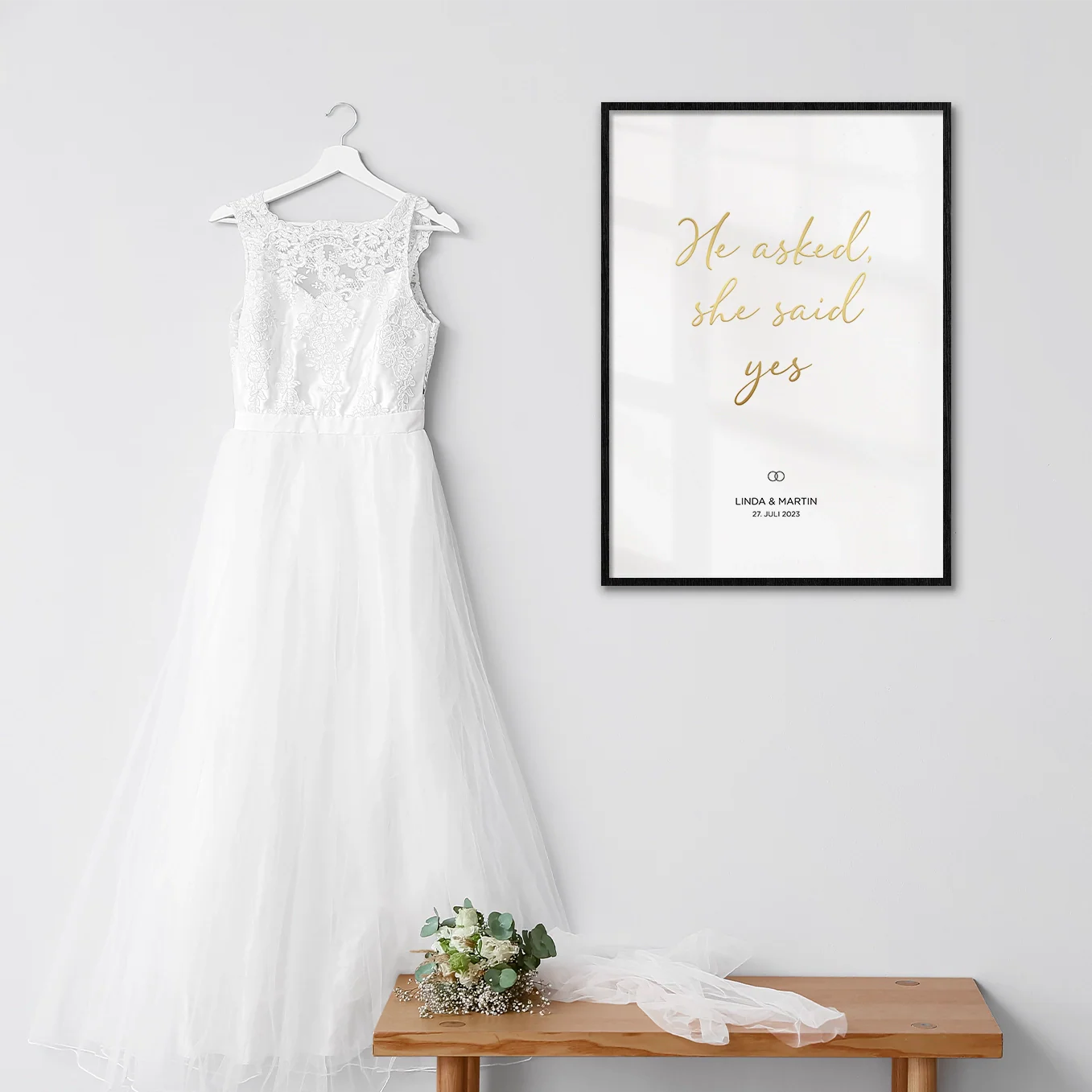 Affiche de mariage "Il a demandé, elle a dit oui" avec lettres dorées - Image 5