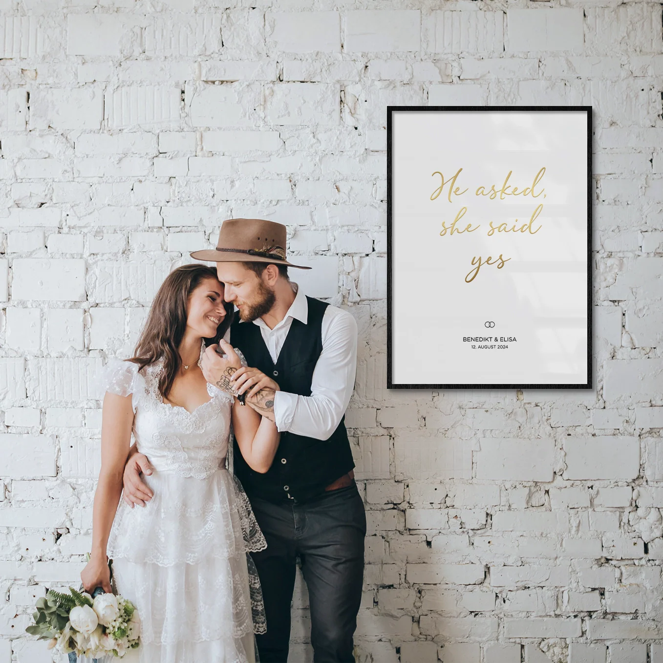 Affiche de mariage "Il a demandé, elle a dit oui" avec lettres dorées - Image 6