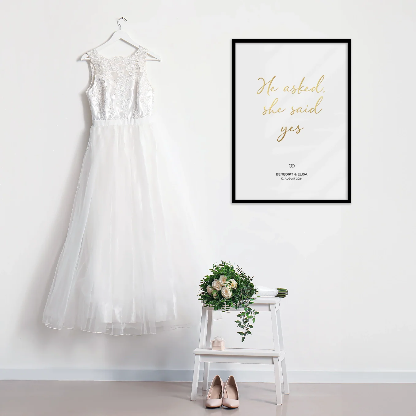 Affiche de mariage "Il a demandé, elle a dit oui" avec lettres dorées - Image 8