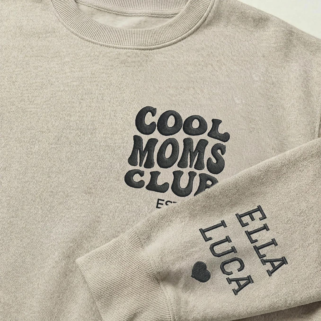 Personalisierter Sweater bestickt "Cool Moms Club" - Image 2