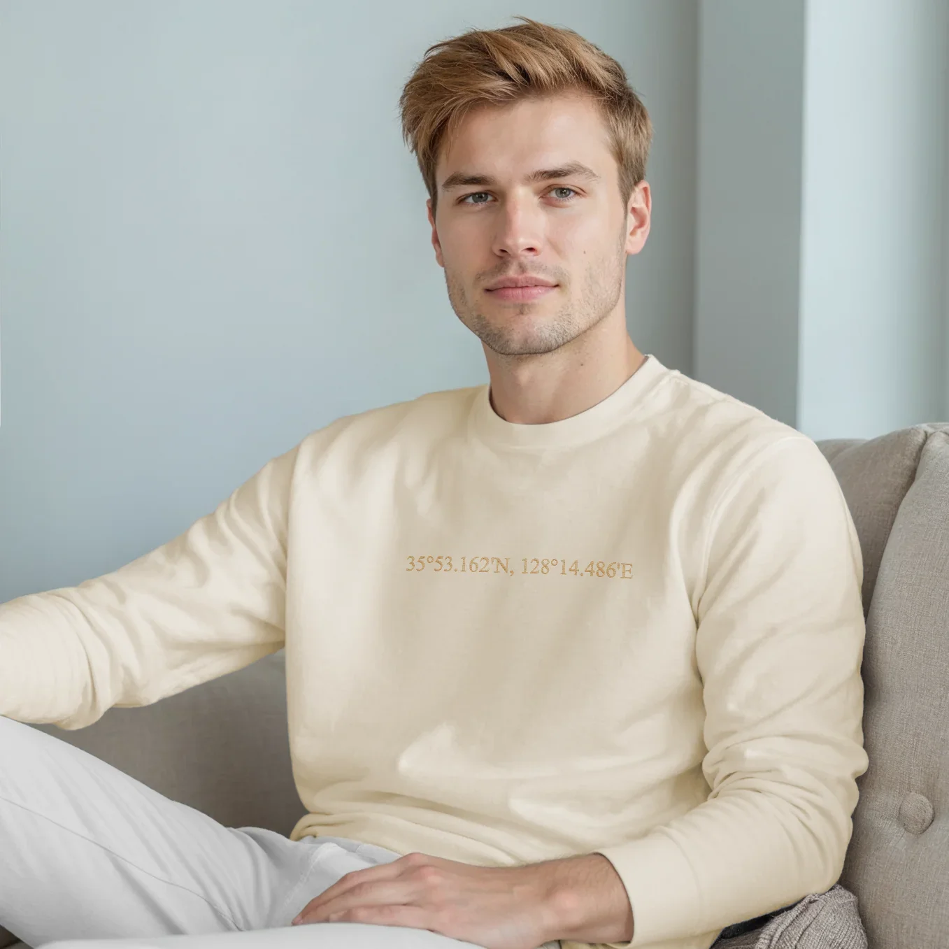 Personalisierter Sweater Bestickt "Koordinaten" - Image 4