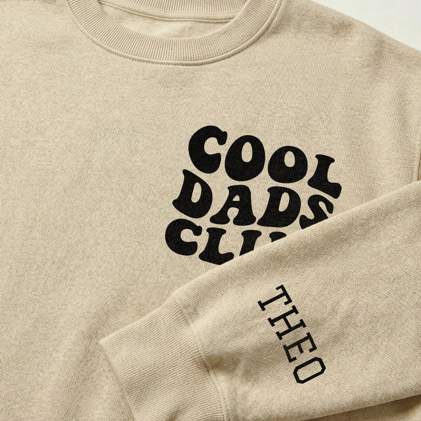 Personalisierter Sweater "Cool Dads Club" mit Ärmeldruck - Image 2