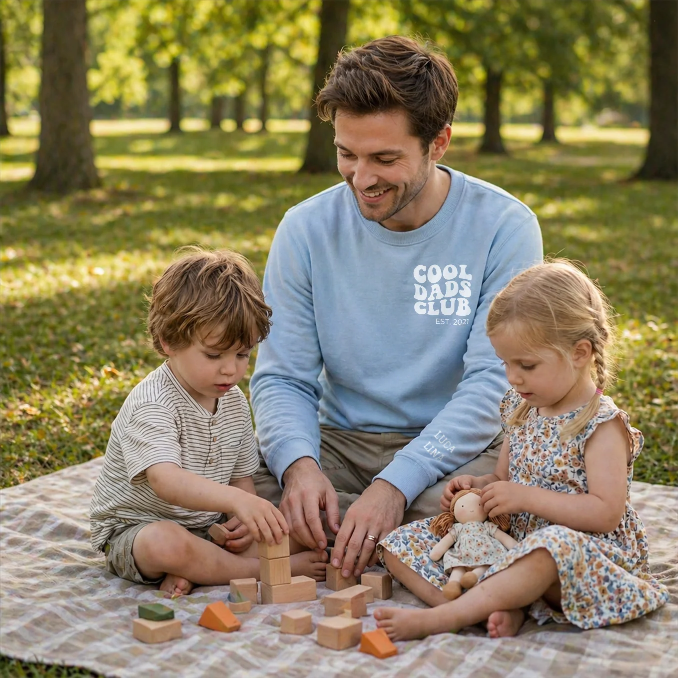 Personalisierter Sweater "Cool Dads Club" mit Ärmeldruck - Image 7