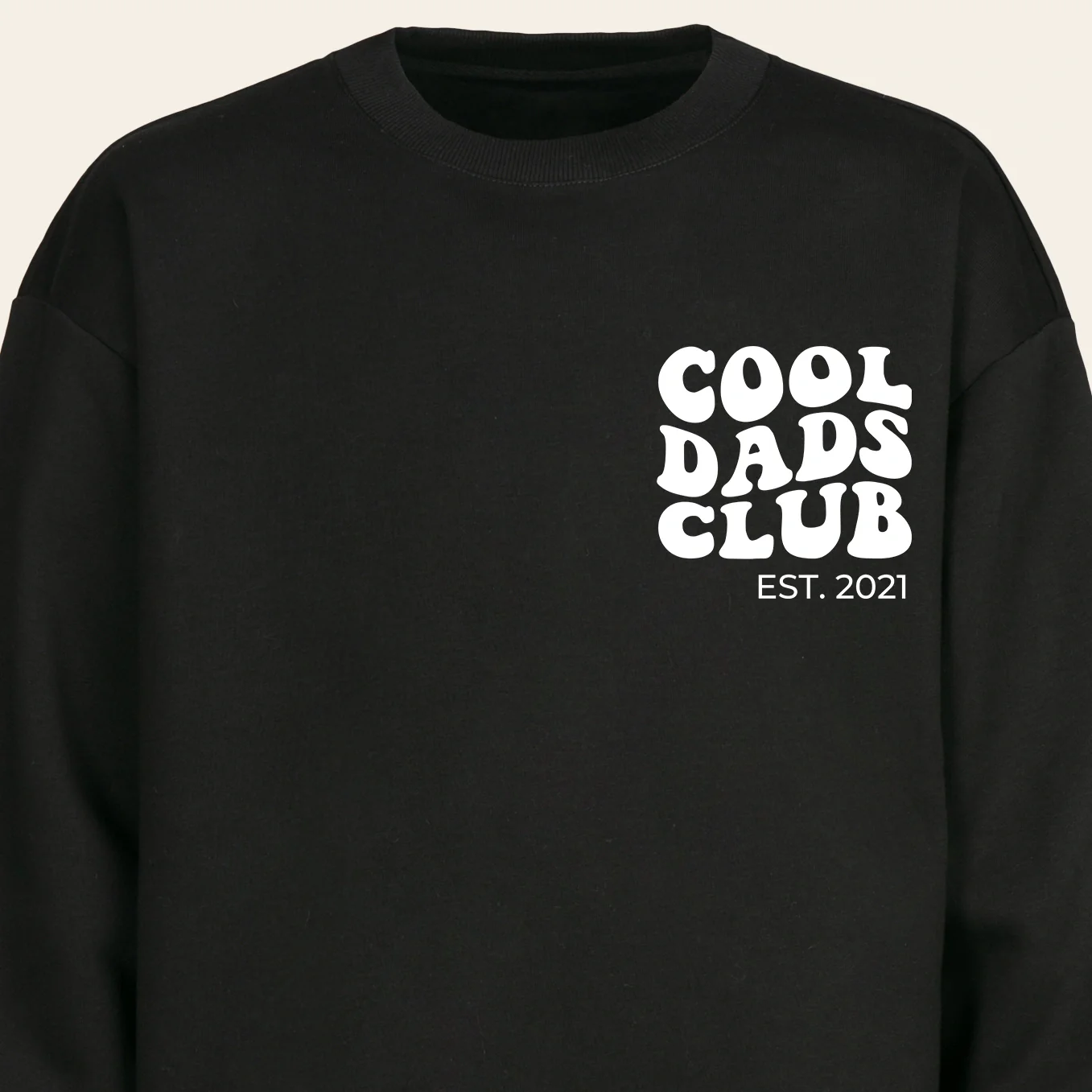 Personalisierter Sweater "Cool Dads Club" mit Ärmeldruck - Image 8