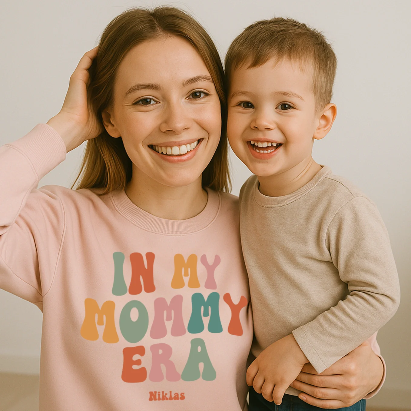 Personalisierter Sweater "In My Mommy Era" - Image 3