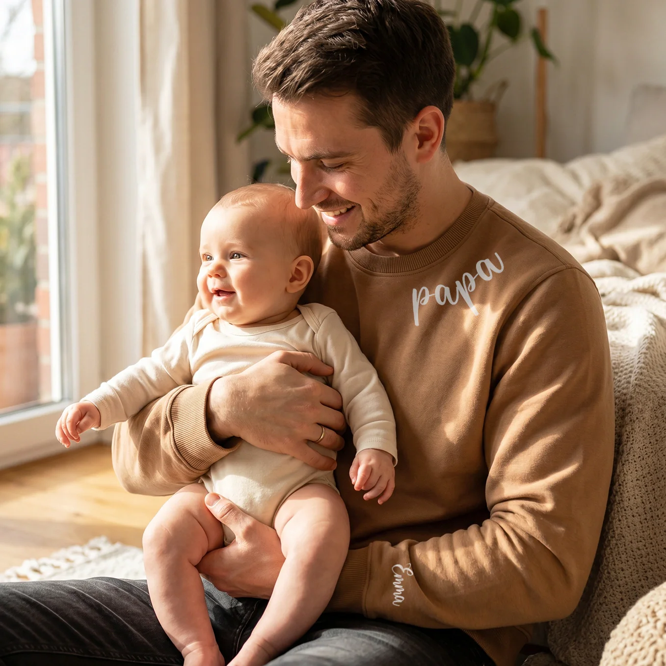 Personalisierter Sweater "Lieber Papa" mit Ärmeldruck - Image 3