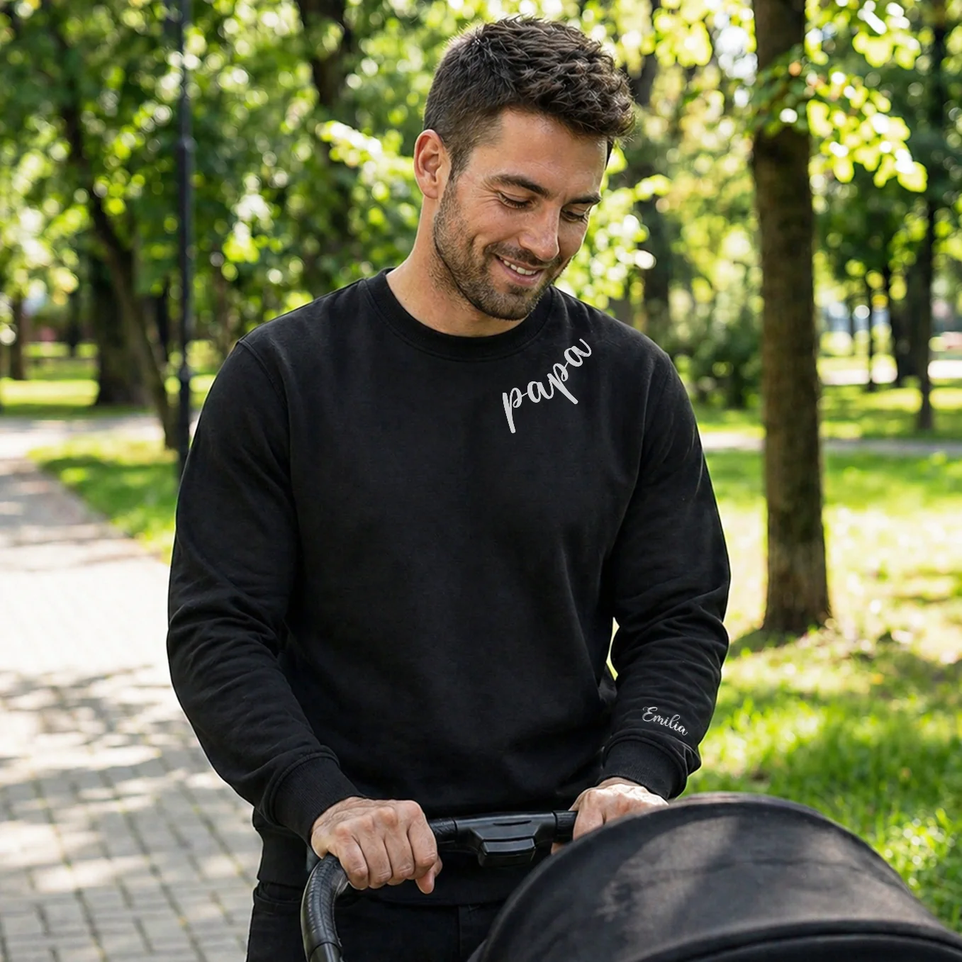 Personalisierter Sweater "Lieber Papa" mit Ärmeldruck - Image 4