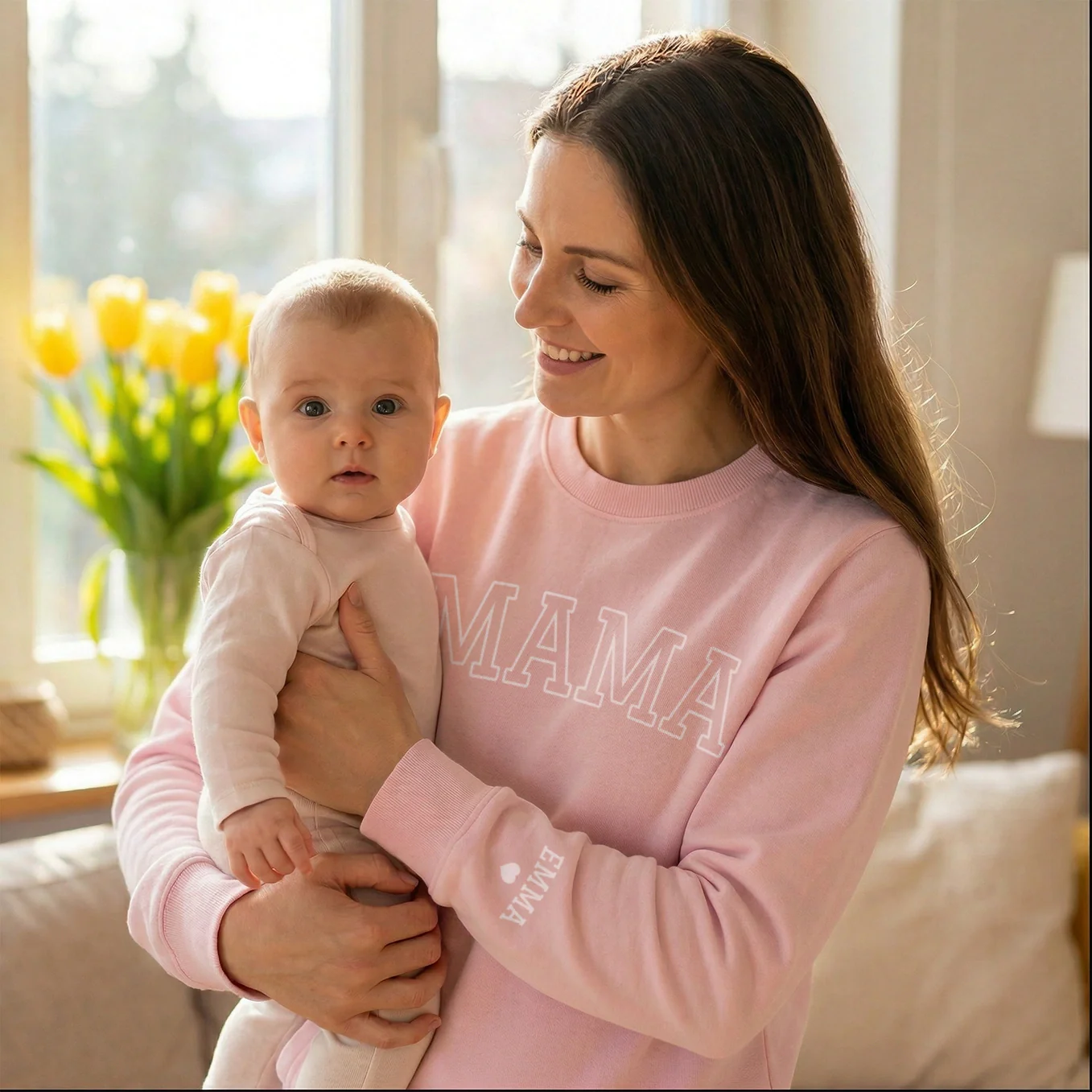 Personalisierter Sweater "MAMA" mit Ärmeldruck - Image 3