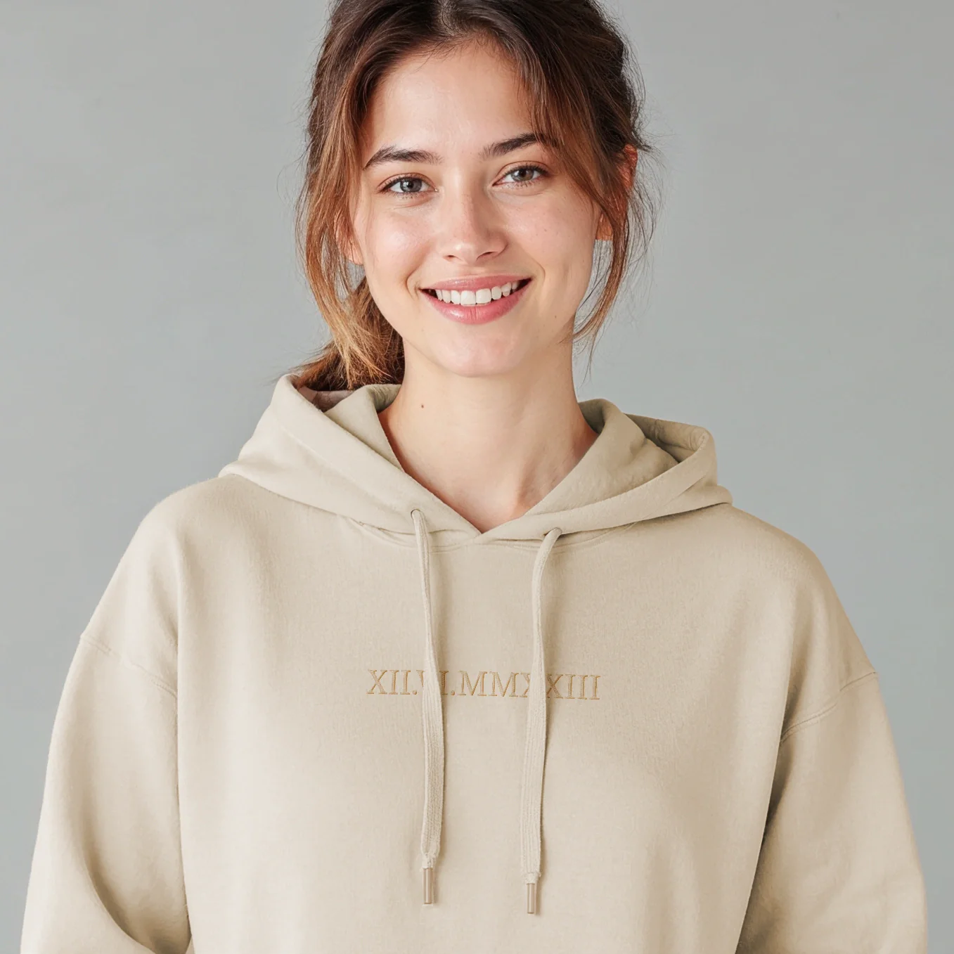 Sweat à capuche personnalisé brodé « Date romaine » - Image 4