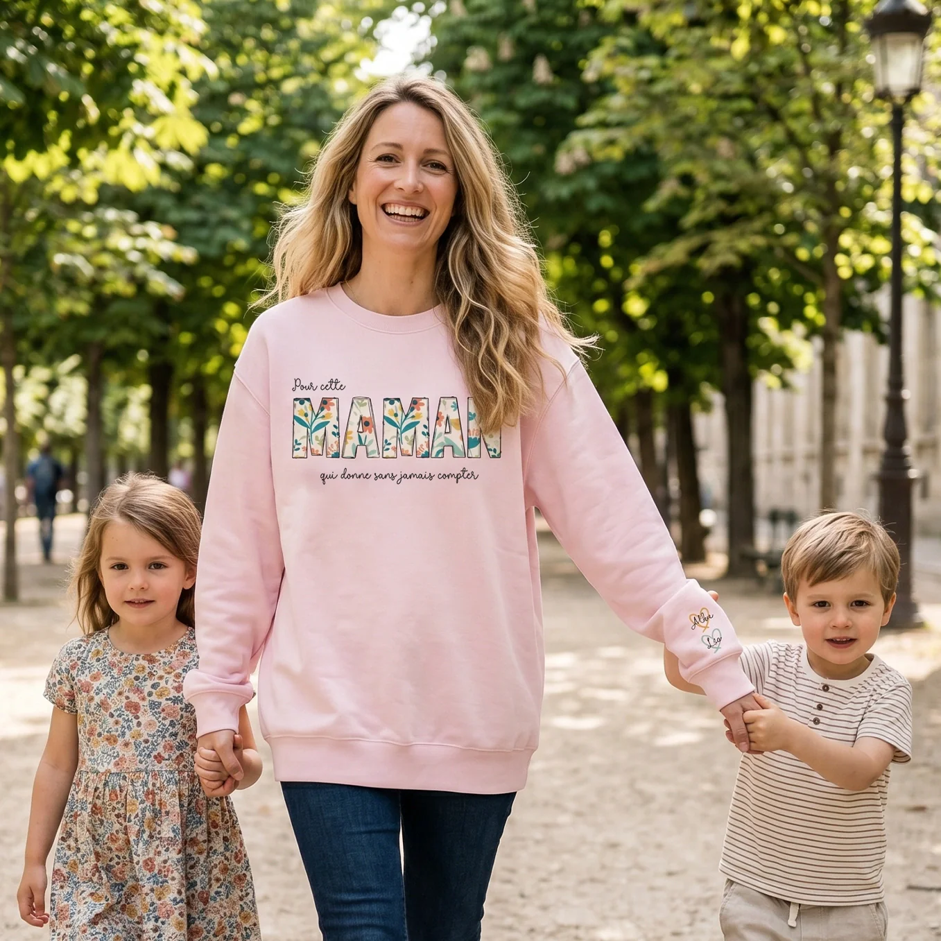 Sweat personnalisé « MAMAN » avec prénoms sur la manche