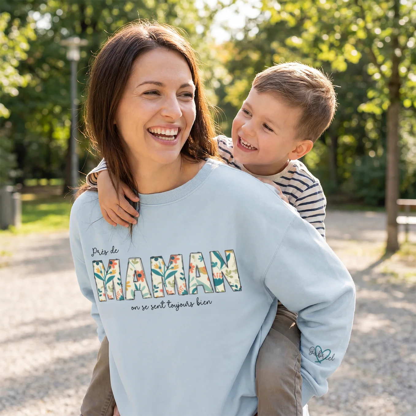 Sweat personnalisé « MAMAN » avec prénoms sur la manche - Image 2