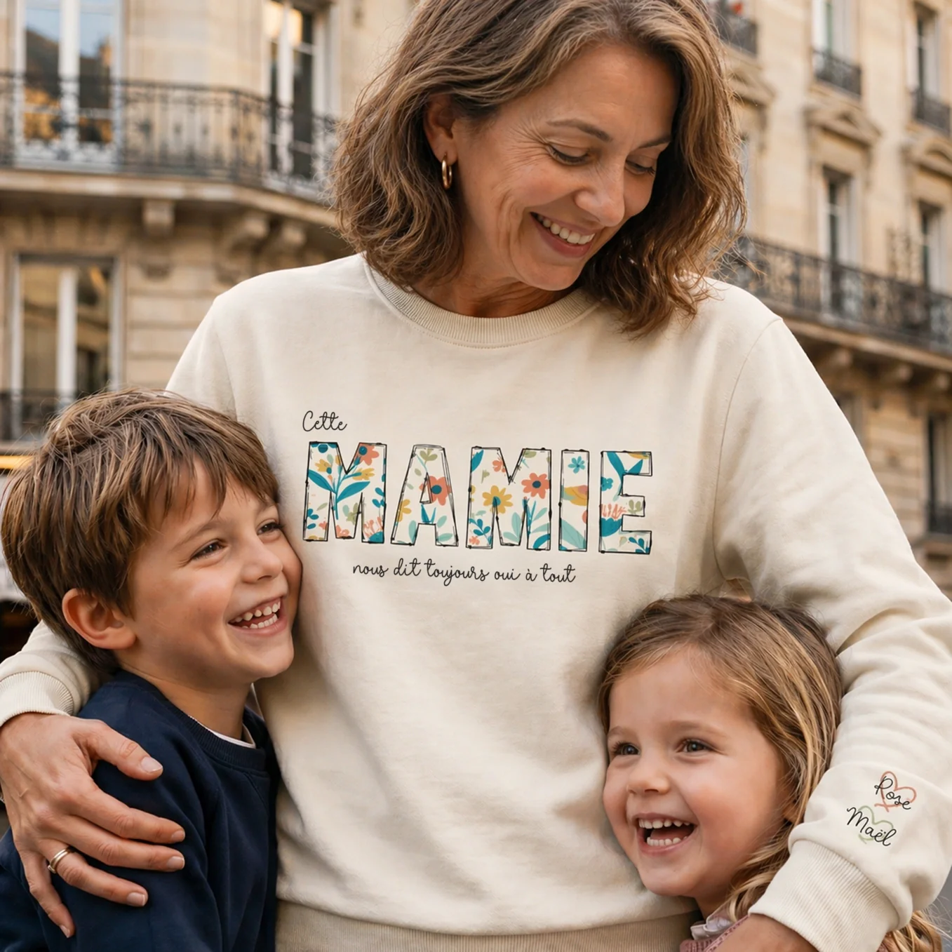 Sweat personnalisé « MAMAN » avec prénoms sur la manche - Image 6