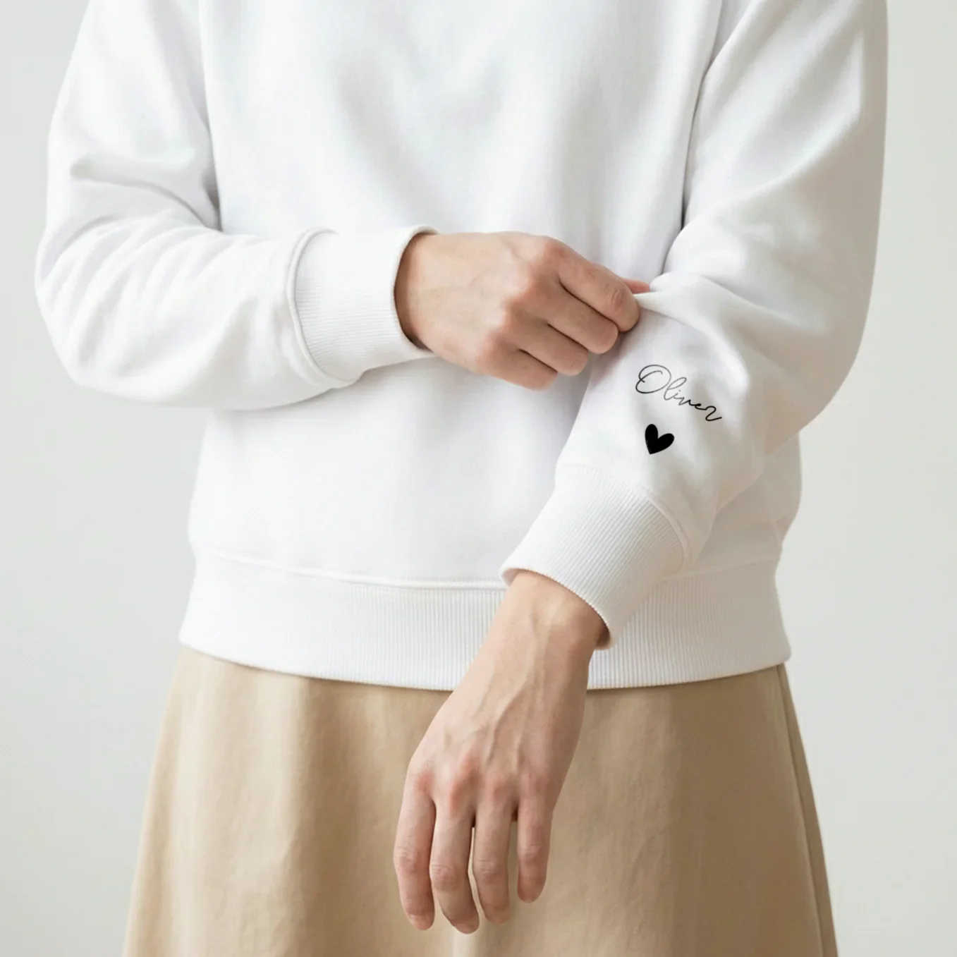(US) Personalisierter Sweater "Mama Cross" mit Ärmeldruck - Image 9