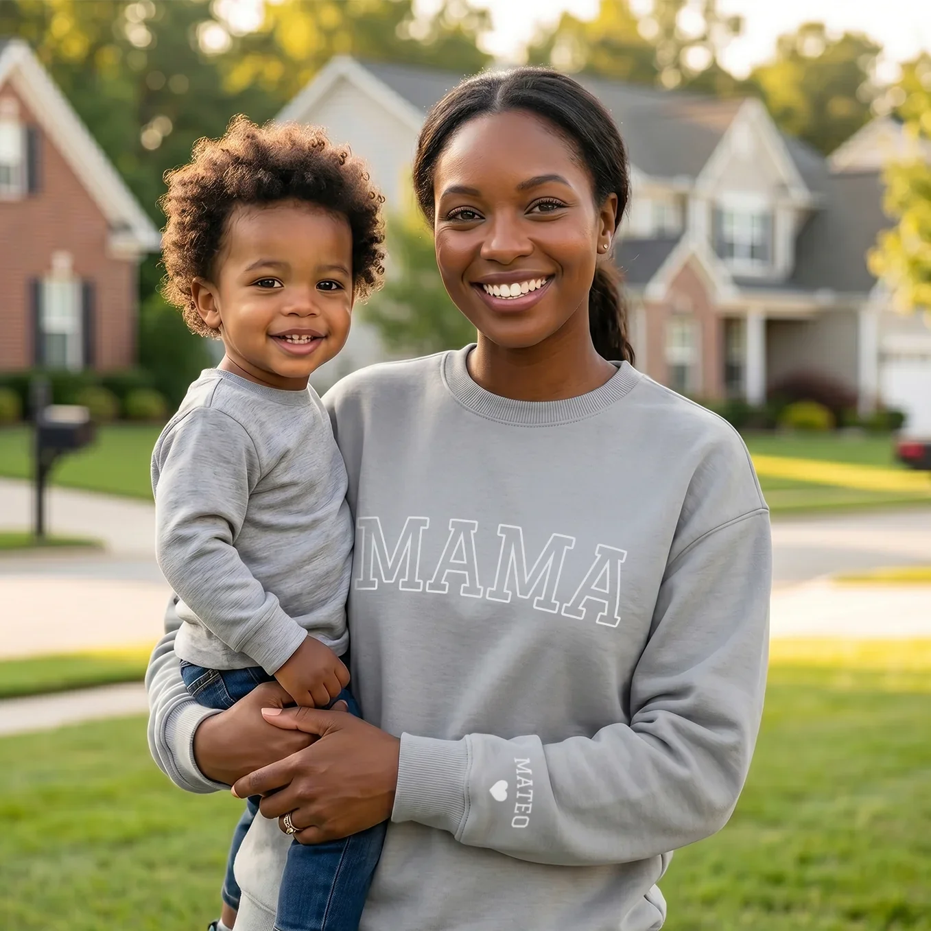 (US) Personalisierter Sweater "MAMA" mit Ärmeldruck - Image 11