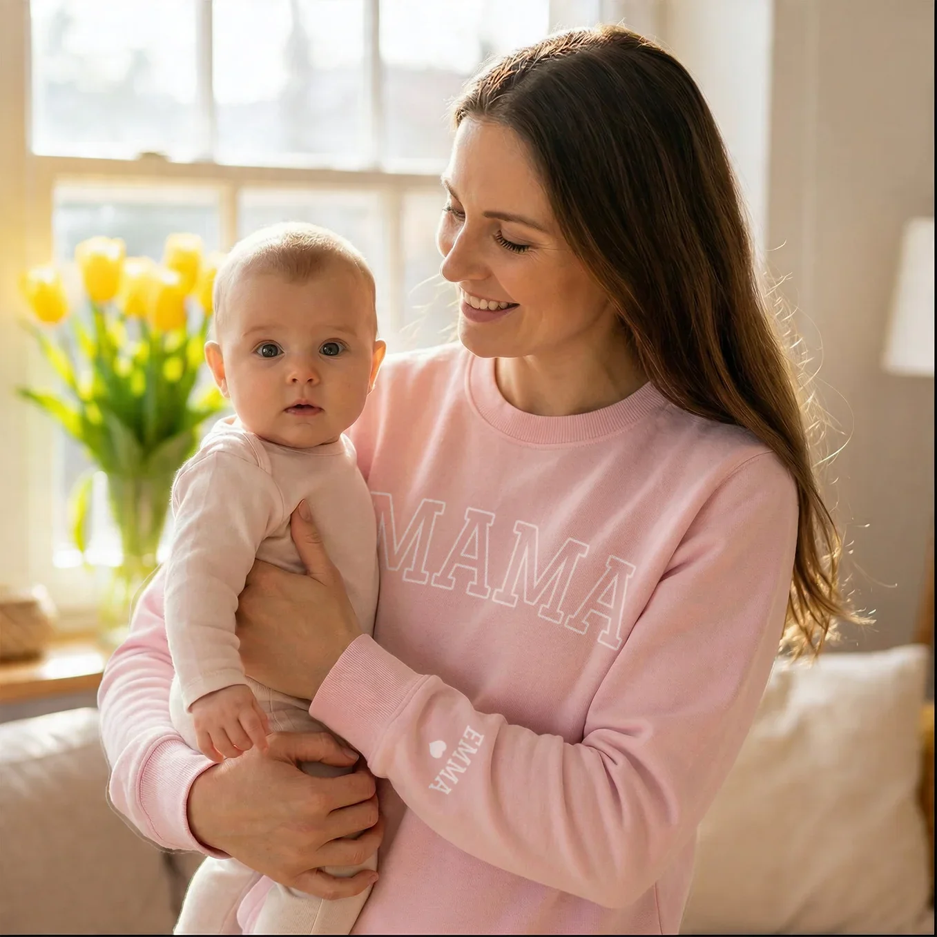 (US) Personalisierter Sweater "MAMA" mit Ärmeldruck - Image 3